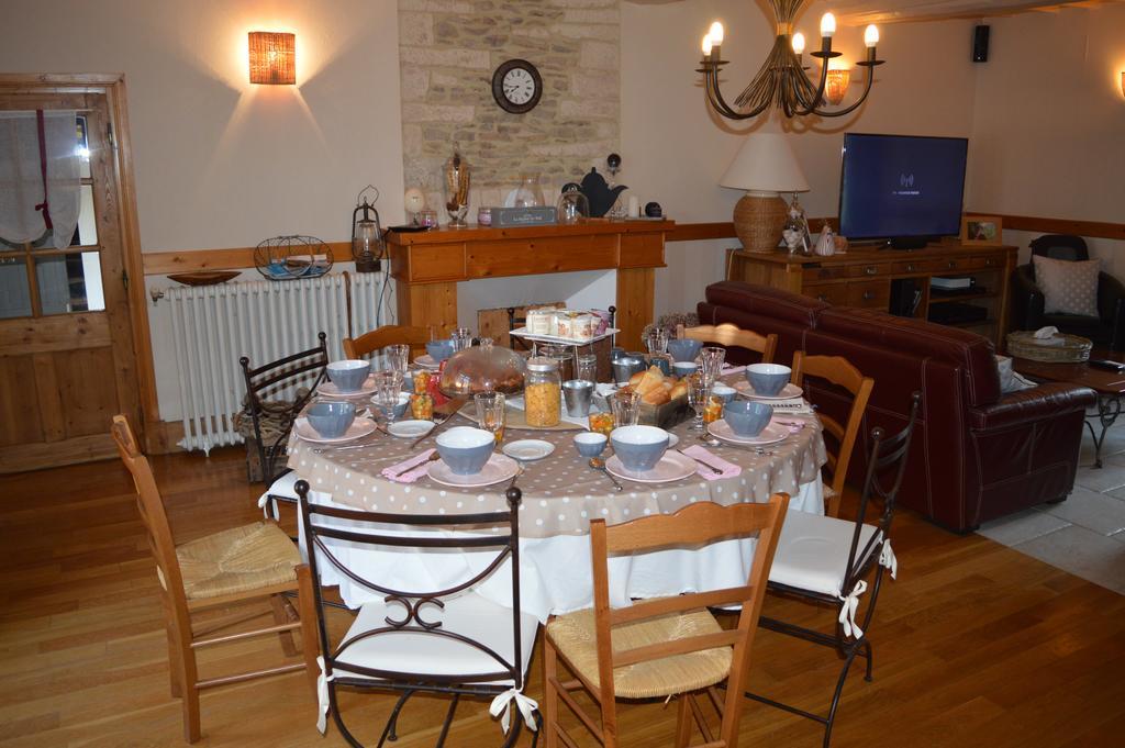 Gite De La Cour Campandré-Valcongrain Kültér fotó